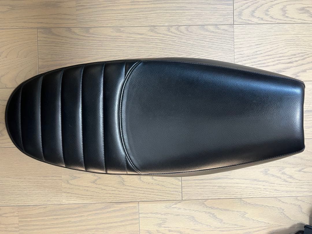 TRIUMPH スクランブラー1200XE 純正シートローシート加工品
