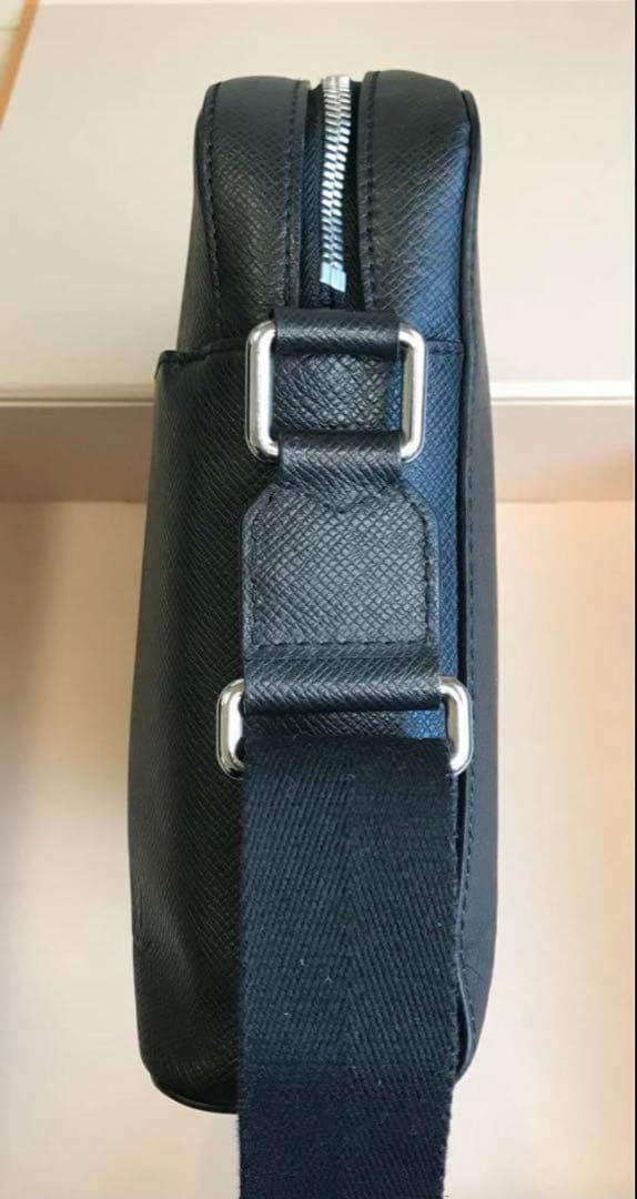 ちょこ Louis Vuitton Anton Taiga ショルダーPM