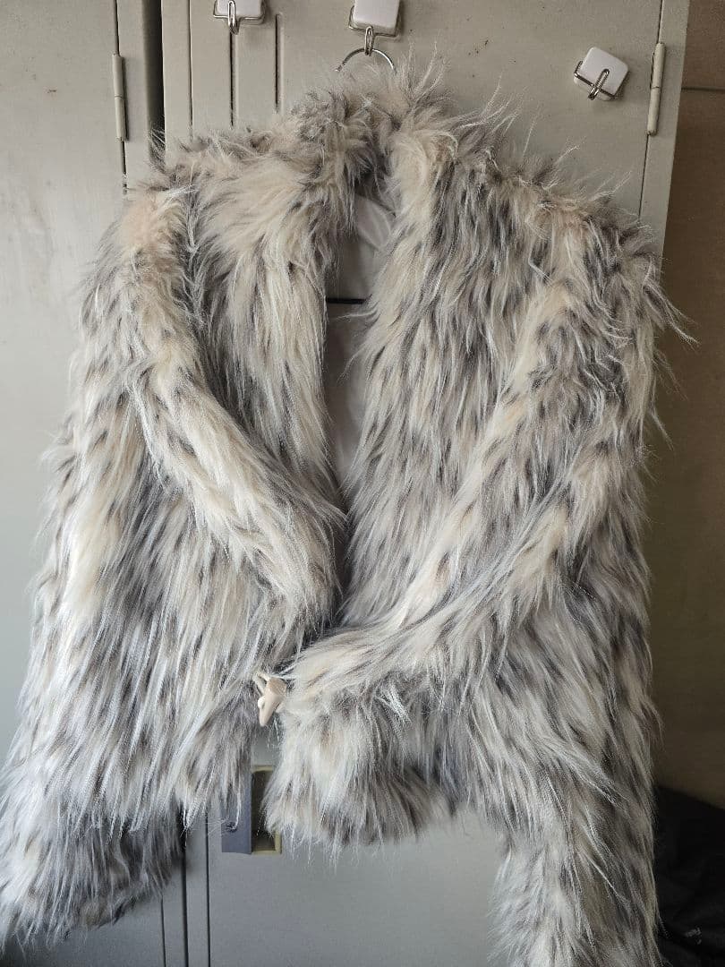 ホワイトファーショートジャケットXL2026 豪華目立ちます。短丈。