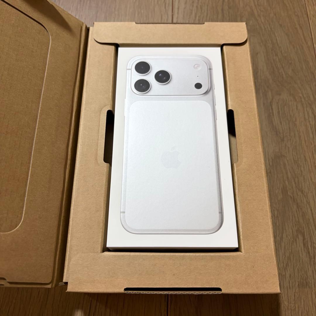 【新品・未開封】iPhone17ProMax 256GB シルバー