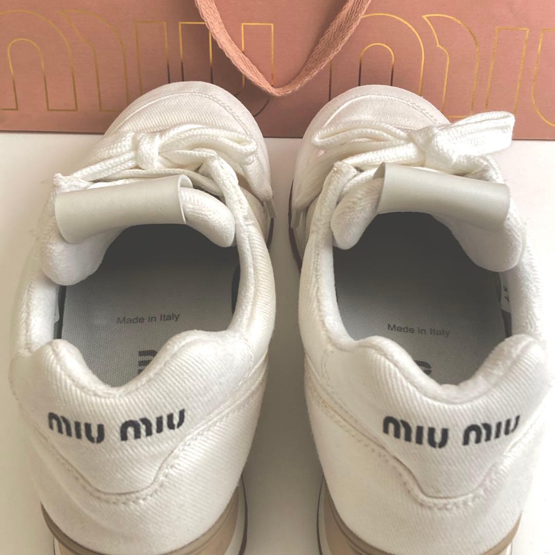 グ*ン様 miumiu ホワイト スニーカー キャンバス×スエード 靴 ニューバ
