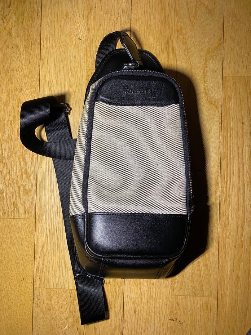 Lexus レクサスボディバッグ ブラック　ベージュ