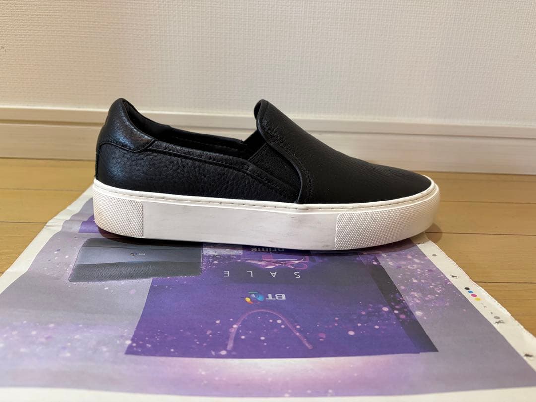 【UGG】24.5cm 黒 レザースリッポンスニーカー