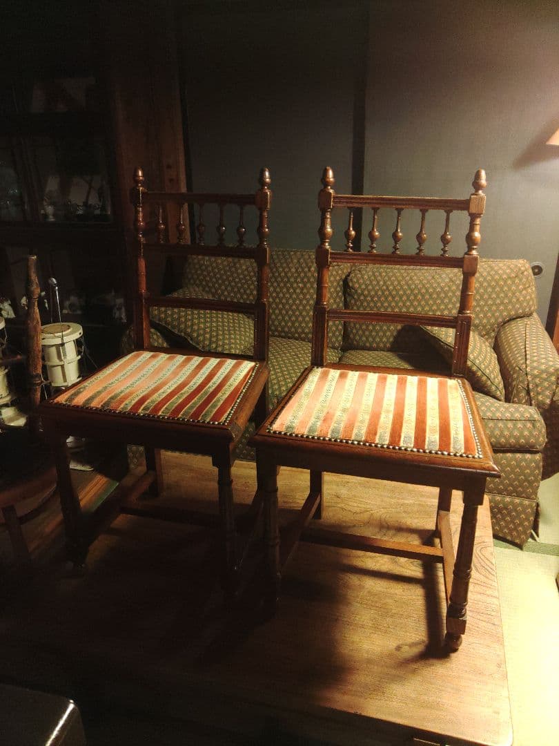 希少　フランス　アンティークチェア　２脚　彫刻　ヴィンテージ　椅子　レア