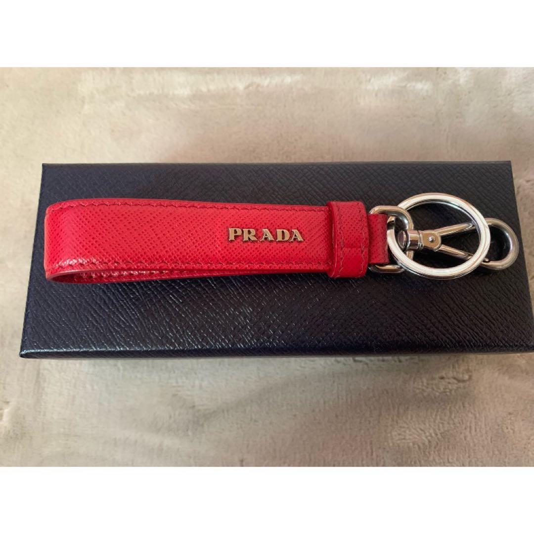 PRADA キーホルダー　キーリング　レッド